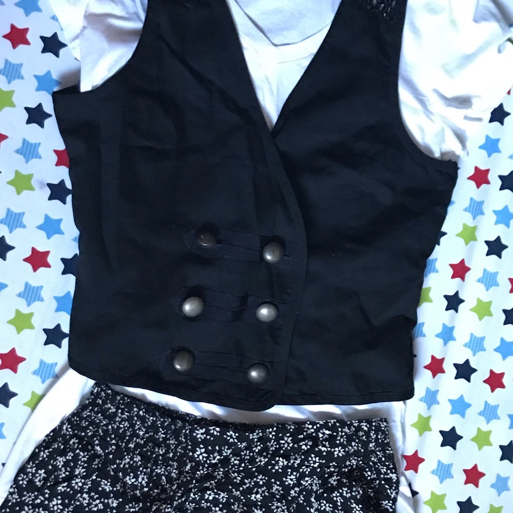 T-shirt skirt vest